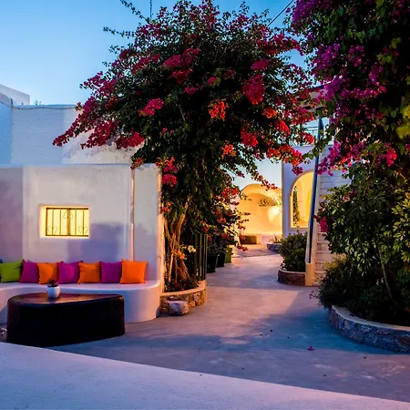 Paul's Perissa (Santorini)