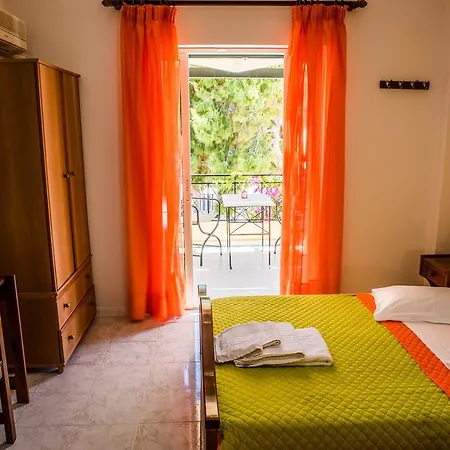 Paul's Перисса