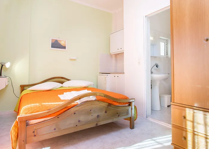 Paul's Apartament Perissa (Santorini)