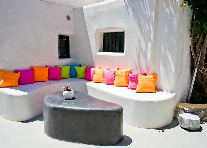 Paul's Perissa (Santorini)